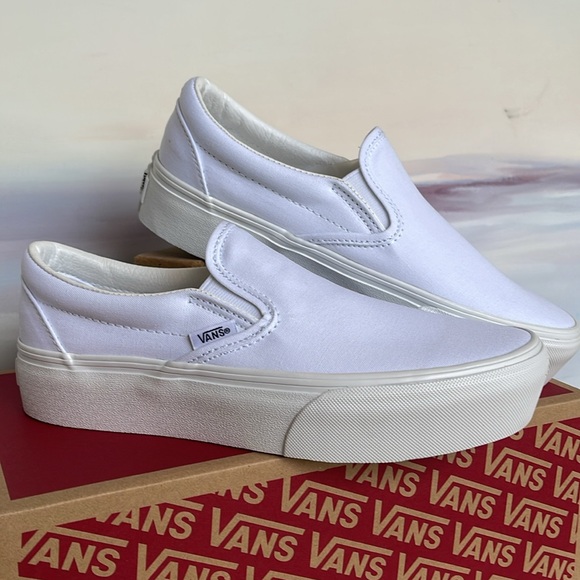 Vans WMNS Classic Slip-On
True White
VN0A3JEZW00
Sneakers - Picture 5 of 16